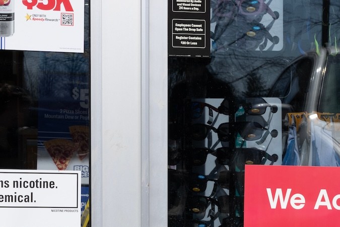 Los beneficios de la tarjeta EBT se puede utilizar para comprar alimentos en minoristas autorizados que aceptan los beneficios SNAP.