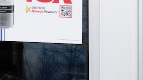 Los beneficios de la tarjeta EBT se puede utilizar para comprar alimentos en minoristas autorizados que aceptan los beneficios SNAP.