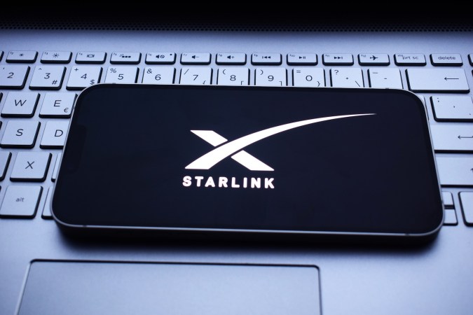 T-Mobile se ha asociado con Starlink para ofrecer una prueba gratis, pero los clientes de AT&T y Verizon también pueden acceder al servicio.