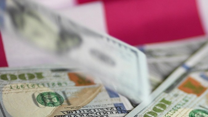 Los analistas dijeron que probablemente tendría más sentido para Apple asumir el costo del arancel en lugar de trasladar la producción a Estados Unidos.