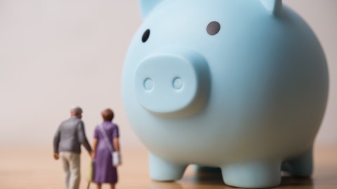 La regla especial para el límite anual de ganancias de la SSA generalmente se aplica en el año calendario en el que comienza a recibir beneficios de jubilación del Seguro Social.