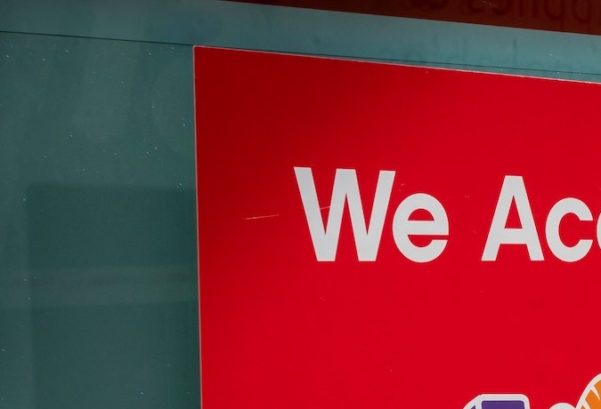 La Tarjeta Lone Star se utiliza en Texas para acceder a los beneficios alimentarios del SNAP (Programa de Asistencia Nutricional Suplementaria) y funciona de forma similar a una tarjeta de débito.