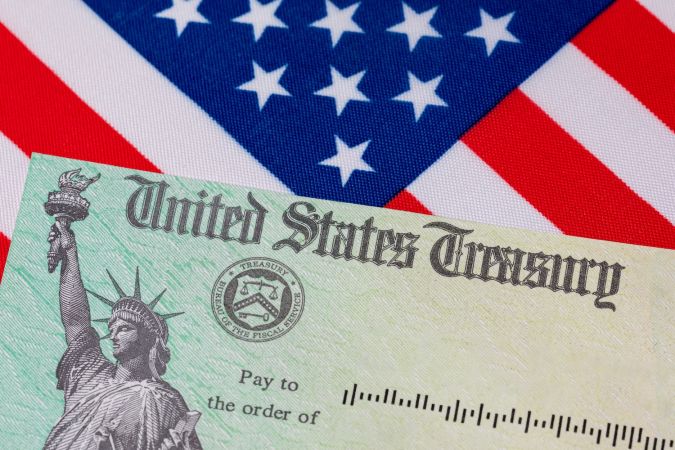 La gobernadora Hochul cree que el dinero pertenece a las familias trabajadoras de Nueva York y debería devolverse a sus bolsillos como un reembolso por inflación.