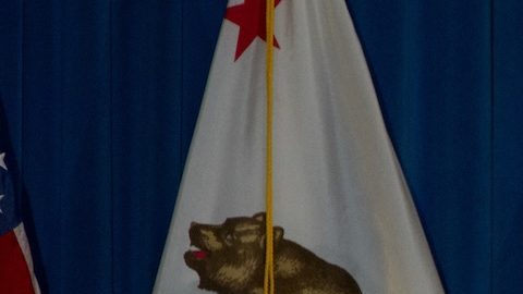 Al firmar el presupuesto Gavin Newsom se retractó de su promesa anterior de asegurar a todos los residentes de bajos ingresos, independientemente de su estatus migratorio.