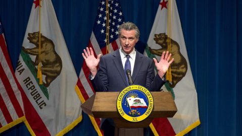 Al firmar el presupuesto Gavin Newsom se retractó de su promesa anterior de asegurar a todos los residentes de bajos ingresos, independientemente de su estatus migratorio.