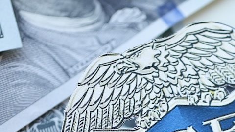 Los legisladores dicen que la agencia matriz de ICE, el Departamento de Seguridad Nacional (DHS), corre el riesgo de violar la ley estadounidense si continúa gastando al ritmo actual.