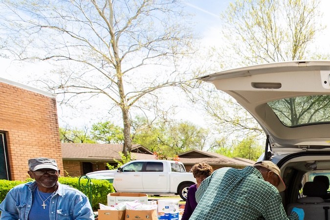 El Banco de Alimentos del Norte de Texas es miembro certificado de la Red de Bancos de Alimentos Feeding America.