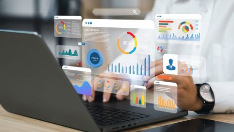 La gestión de operaciones emplea y prioriza las prácticas comerciales en una organización para lograr la máxima eficiencia.