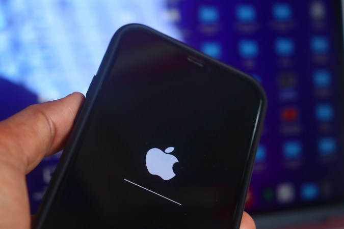 Incluso si Apple absorbe algunos de los costos, se deberían esperar aumentos significativos en los precios del iPhone 17 si los aranceles entran en vigencia.