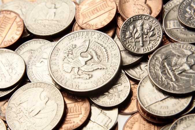Errores de acuñación y características peculiares convierten monedas comunes en verdaderas joyas numismáticas.
