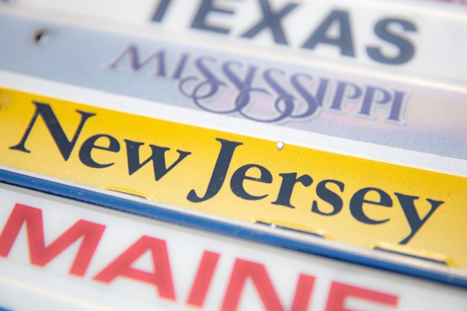 En Nueva Jersey, las tasas de impuestos del seguro de desempleo se establecen en función de la salud del fondo de seguro de desempleo del estado y del uso que las empresas individuales hacen de los beneficios de desempleo.