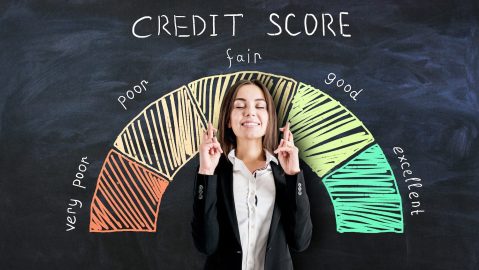 Una buena puntuación crediticia en la escala FICO, la puntuación crediticia más utilizada, se encuentra entre 670 y 739.