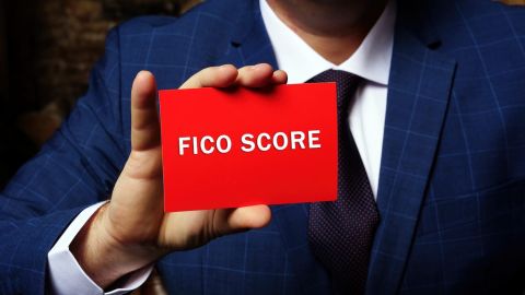 Los puntajes de crédito FICO son un método para cuantificar y evaluar la solvencia crediticia de un individuo.