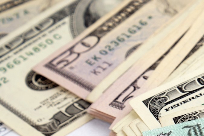 Se recomienda esperar hasta 5 días hábiles para que tu institución financiera registre los fondos después de que el IRS marque tu reembolso como "Enviado".