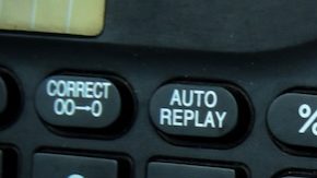 Una acción de centavo generalmente se refiere a las acciones de una pequeña empresa que se comercializan a menos de $5 por acción.