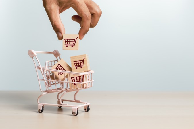 Las exenciones de impuestos en Florida se aplican a diversos artículos, incluidos útiles escolares, ropa, material de aprendizaje y computadoras; con límites de precios específicos.