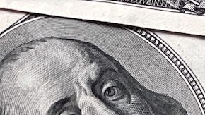 Para atraer nuevos clientes, muchos bancos suelen ofrecer un bono de inscripción cuando se abre una cuenta nueva.