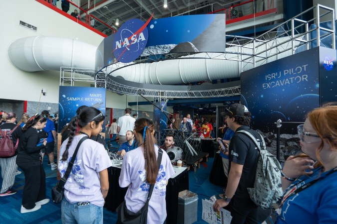 El Programa de Renuncia Diferida, destinado a eficientizar NASA, provoca protestas generalizadas y preocupaciones por una pérdida crítica de experiencia.