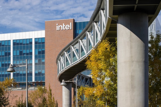 Intel presentó un aviso de despido en Oregon a principios de este mes indicando planes para recortar casi 2,400 trabajadores.