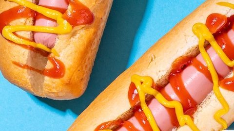 En el Día Nacional del Hot Dog muchos restaurantes y tiendas de conveniencia celebran ofreciendo ofertas y promociones especiales.