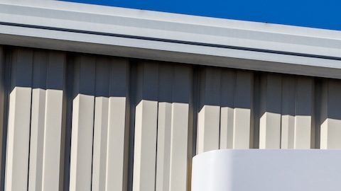 El plan de FedEx es cerrar dos instalaciones, una en Greensboro, Carolina del Norte, y otra en Omaha, Nebraska.