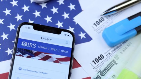 Los funcionarios del Tesoro dicen que el IRS podría tener que deshacerse de los intérpretes y servicios de traducción gratuitos.
