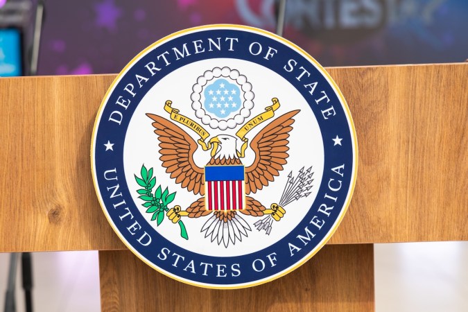 Los despidos en el departamento se produjeron tres días después de que la Corte Suprema abrió el camino para que la administración Trump comenzara a llevar a cabo su plan de eliminar puestos enteros del gobierno.
