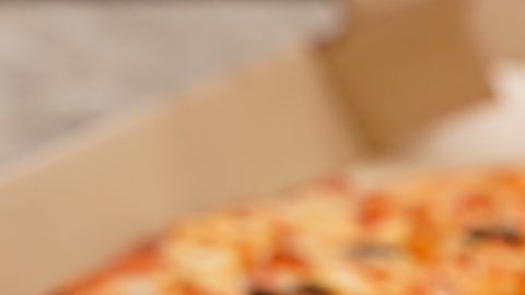 La pizza de $2 dólares de Pizza Hut es solo una de las diferentes ofertas que tiene la cadena de comida rápida.