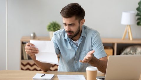 Si te preocupa que tu factura de impuestos pueda ser demasiado elevada, puedes acordar un plan de pago con el IRS, pero incluirá intereses y una multa por falta de pago de hasta el 25%.