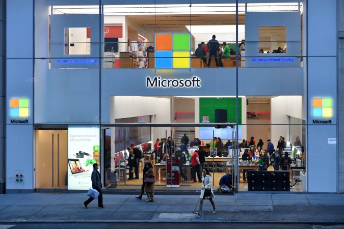 Los últimos recortes se producen después de que Microsoft anunciara en mayo despidos que afectaron a 6,000 trabajadores.