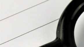 Las personas pueden contratar los servicios de un planificador de patrimonio o de un abogado para que les ayude a redactar o revisar un testamento vital.