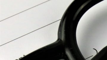 Las personas pueden contratar los servicios de un planificador de patrimonio o de un abogado para que les ayude a redactar o revisar un testamento vital.