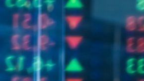 Los traders usan una variedad de estrategias para generar ganancias, incluido el scalping, el day trading y el swing trading.