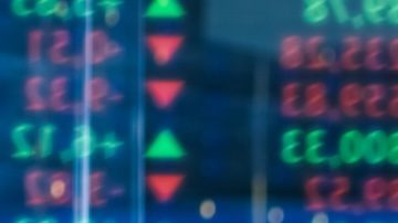 Los traders usan una variedad de estrategias para generar ganancias, incluido el scalping, el day trading y el swing trading.