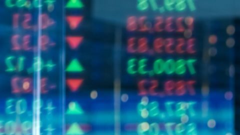 Los traders usan una variedad de estrategias para generar ganancias, incluido el scalping, el day trading y el swing trading.
