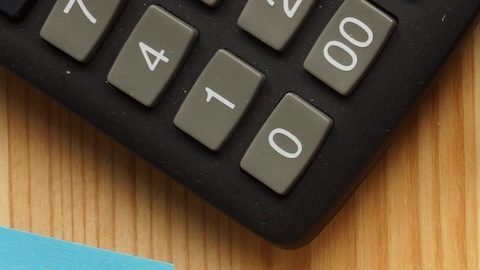 El TTM es una métrica financiera para los datos de desempeño de una empresa durante los últimos 12 meses consecutivos, brindando una visión más actualizada de su salud financiera que los informes anuales.