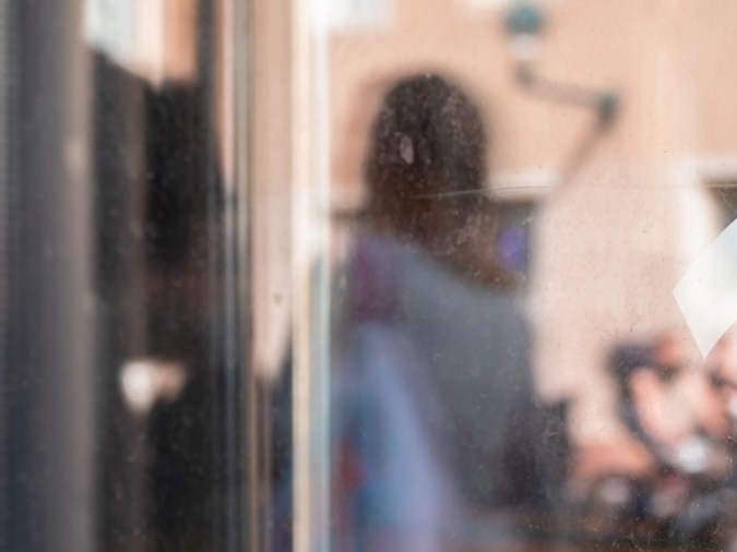 Adams dijo que el programa se basa en el programa “Big Apple Connect” de la ciudad, lanzado en 2022, que brindó Internet gratuito a cientos de miles de residentes de viviendas públicas.