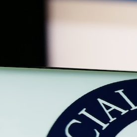 En enero de 2026 entrarán en vigor varios cambios en el Seguro Social que afectarán todo, desde los impuestos hasta los cheques de beneficios y las normas sobre la edad de jubilación completa (FRA).