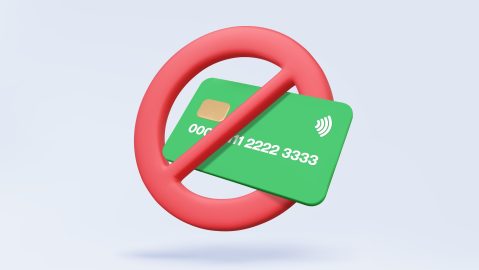 Cerrar una tarjeta de crédito puede afectar tu puntaje crediticio de diversas maneras y los impactos negativos podrían sorprenderte.