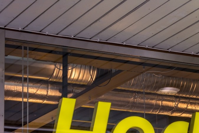 Hertz, que cuenta con 11,000 oficinas de alquiler en 160 países, vende coches usados ​​a través de su marca Hertz Car Sales.