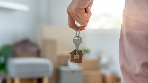 Hay lugares en EE.UU. donde los recién llegados reciben dinero en efectivo y otros beneficios simplemente por elegir mudarse.