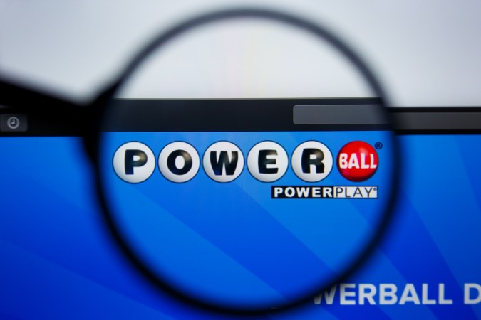 El premio mayor más grande en la historia de Powerball ha sido de $2,040 millones de dólares, que se ganó en 2022 en California.