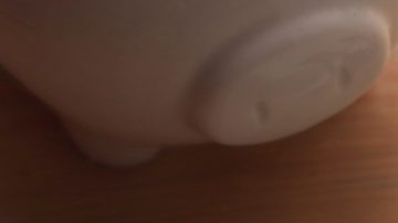 La distribución mínima requerida (RMD) es la cantidad mínima que debes retirar de tu cuenta de jubilación después de cierta edad para evitar una multa fiscal.