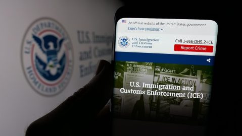En la actualidad ICE cuenta con más de 20,000 agentes del orden público y personal de apoyo.