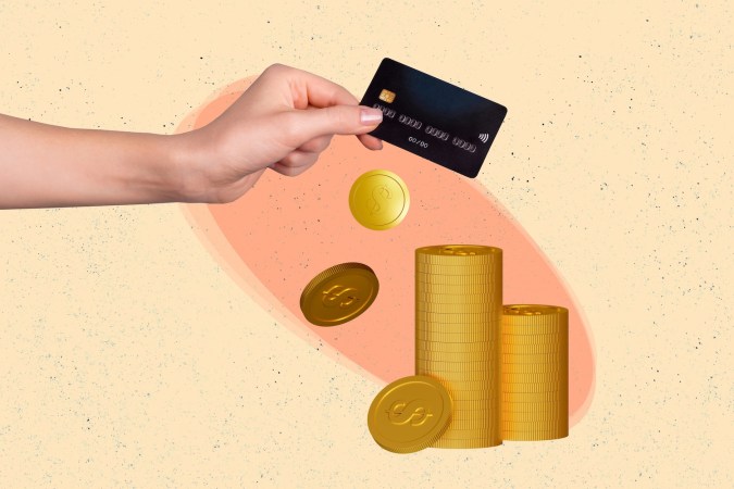 La indulgencia de pago de la tarjeta de crédito no dañará tu crédito al inicio, pero acumular un saldo grande debido a los intereses resultantes podría reducir tu puntaje crediticio.