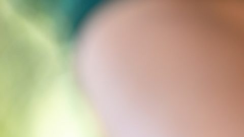 Empezar temprano tu ahorro para la jubilación te permite aprovechar al máximo el interés compuesto, que es cuando ganas dinero tanto con tus ahorros como con los intereses que ya has generado.