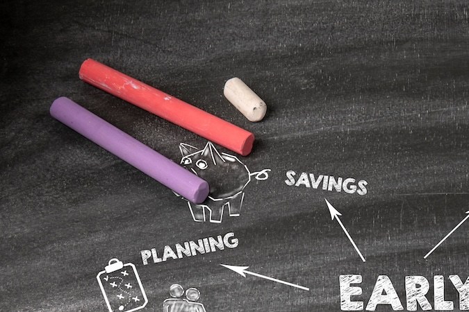 Hay muchos aspectos a considerar al evaluar una oferta de jubilación anticipada, incluida la cobertura de salud futura, la independencia financiera y el impacto de rechazar la oferta.