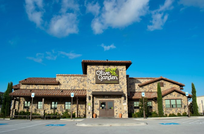 Olive Garden estima que hay hasta 96 combinaciones posibles de pasta, que puedes aprovechar con su promoción de $13.99 dólares.