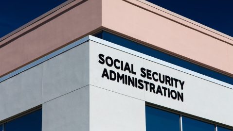 Las más de 1200 oficinas locales del Seguro Social son la puerta de entrada comunitaria para la agencia.