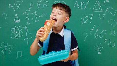 Una serie de restaurantes y tiendas han lanzado ofertas especiales justo en el momento donde los estudiantes están por volver a las aulas en 2025.